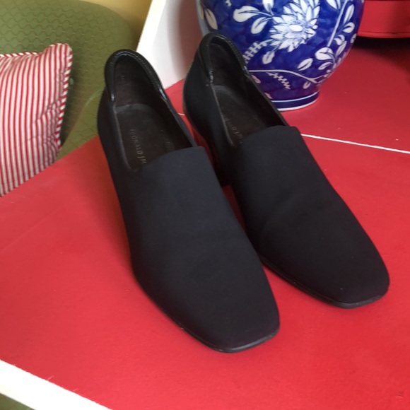 Donald J. Pliner Size 6 1/2 Like New! - Picture 6 of 10